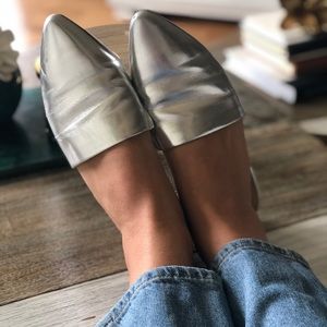 Beautiful silver pointy toed mules!